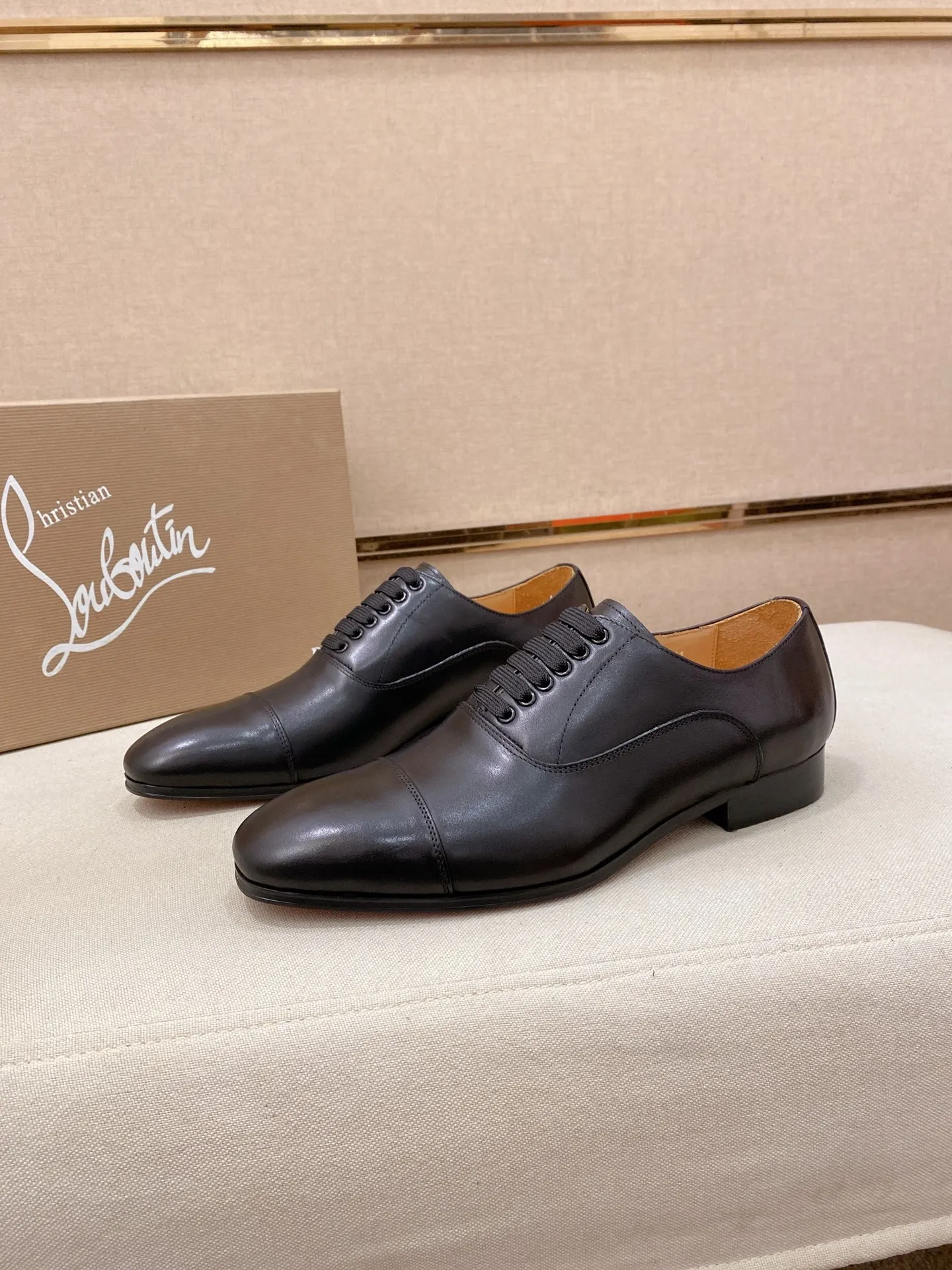 Men's shoes💰:620💰 CL Red bottom series top purchasing agent🔍🔍🇮🇹Italian imported cowhide surface, all imported sheepskin lining💪💪, completely 1⃣️ to 1⃣️reproduction🇮🇹💪💪, ⚠shoes Bottom: The original factory provides the original bottom, the exclusive movable molded bottom is super comfortable, ⚠Original factory follow-up goods, 🔍🔍high quality, you can enter and leave the counter at will, welcome to compare⚠ Code number: 39-44 (38 can be customized, 45 is non-refundable)